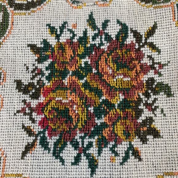 Needlepoint floral pattern hand or shoulder bag - Picture 5 of 10